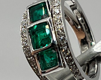 New trilogy ring with Colombian emeralds + diamonds and 18 kt gold