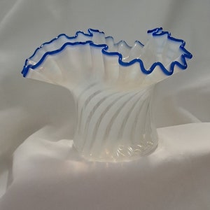 Felton Blue Ridge Crest Opalescent Spiral Optic White Hat Vase