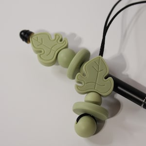Adult mini Monstera leaf Chewelry pendant, adhd, autism, Fidget necklace, sensory necklace, Minimalist chew