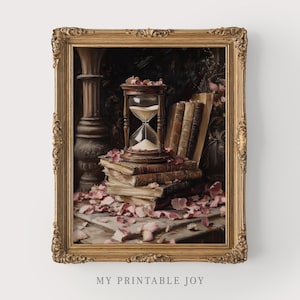 Puede incluir: Impresión enmarcada de estilo vintage con un reloj de arena, libros y pétalos de rosa. El reloj de arena está sobre una pila de libros antiguos, con más libros apoyados. El marco es ornamentado con un acabado dorado. El texto "MY PRINTABLE JOY" está en la parte inferior.