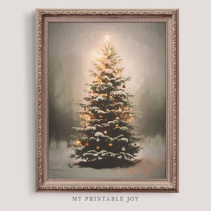 Peut inclure: Un sapin de No&euml;l enneig&eacute; avec des lumi&egrave;res scintillantes et des ornements color&eacute;s, encadr&eacute; dans un cadre rustique brun. L'arbre est &eacute;clair&eacute; par une douce lueur chaude, cr&eacute;ant une ambiance chaleureuse et festive.