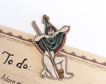 Holzmagnet - MITTELALTERLICHER GRIMACE-MANN - Umweltfreundlicher Marginalia-Kühlschrankmagnet. Lustige historische Kuriositäten für die Küche!
