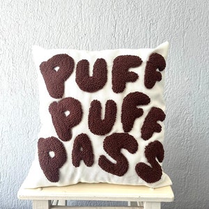 Cubierta de almohada de aguja de punzón de hojaldre marrón oscuro, decoración del hogar hecha a mano, fundas de almohada divertidas, regalos de inauguración de la casa, funda de cojín única