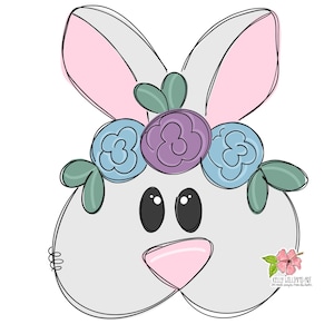 Könnte beinhalten: Ein niedlicher Cartoon-Hase mit einer Blumenkrone. Der Hase hat große Augen, eine rosa Nase und graues Fell. Die Blumenkrone besteht aus lila, blauen und grünen Blumen.