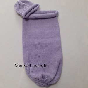 Cocon de naissance Chaussette d'emmaillotage et son bonnet tricoté main en laine 100% française uni personnalisable au prénom de bébé image 8