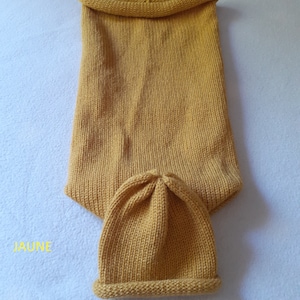 Cocon de naissance Chaussette d'emmaillotage et son bonnet tricoté main en laine 100% française uni personnalisable au prénom de bébé image 3