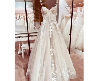 Abito da sposa su misura, abito da sposa con spalline sottili, abito da sposa in pizzo, abito da sposa in rete nuda