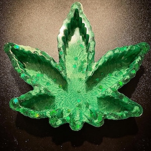 Custom Resin Ash Tray - Marijuana Leaf