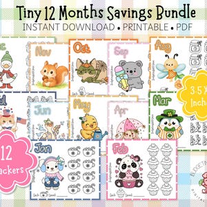 Puede incluir: Un paquete de 12 rastreadores de ahorro imprimibles, cada uno con un mes diferente y un lindo personaje de dibujos animados. Los rastreadores miden 8,89 x 7,62 cm e incluyen el texto "Tiny 12 Months Savings Bundle".