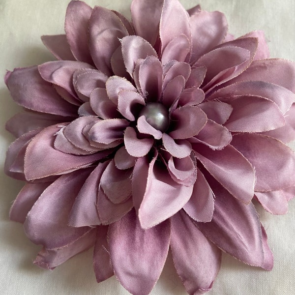 Broche fleur en tissu violet rose fleurs de mariage violettes 12 cm