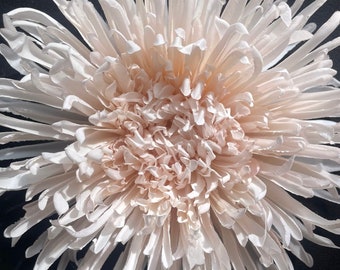 Broche fleur en tissu blush Broche fleur de chrysanthème surdimensionnée blush 7 pouces cadeau pour maman
