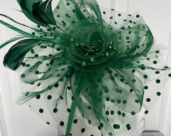 Emerald green fascinator wedding day hair accessory derby day royal ascot race day fascinator mother of the bride accessories