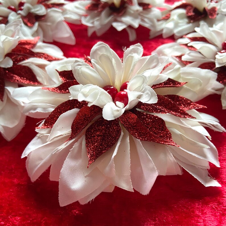 Christmas Tree Flowers White and Red Baubles Flowers for Christmas Pack