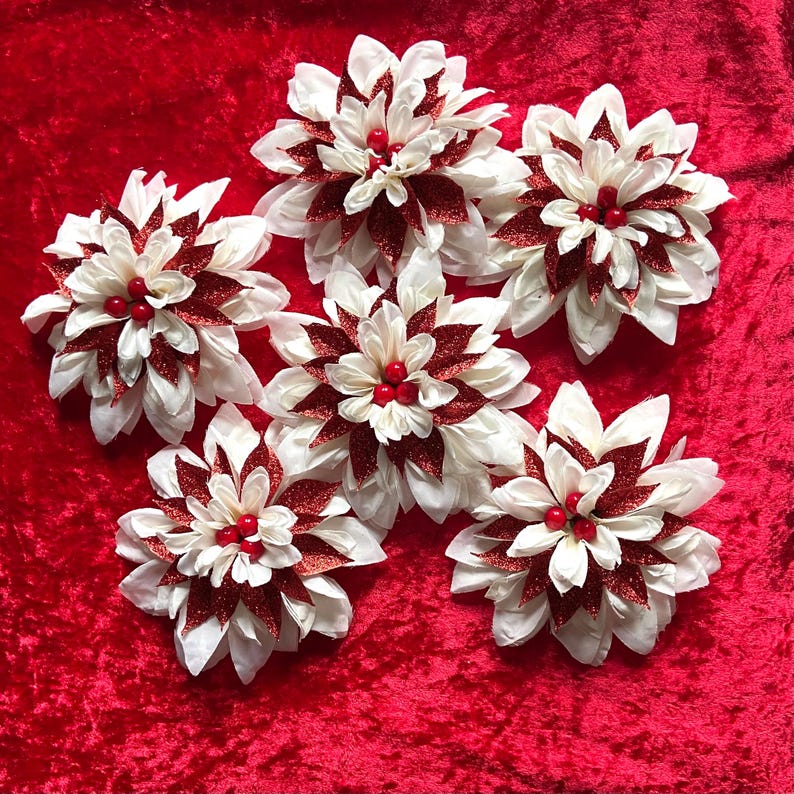 Christmas Tree Flowers White and Red Baubles Flowers for Christmas Pack
