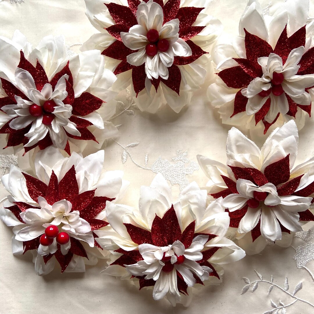 Christmas Tree Flowers White and Red Baubles Flowers for Christmas Pack