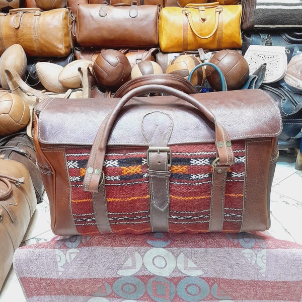 Kilim-Inspired Cowhide Travel Companion: The Perfect Blend of Style and Durability"