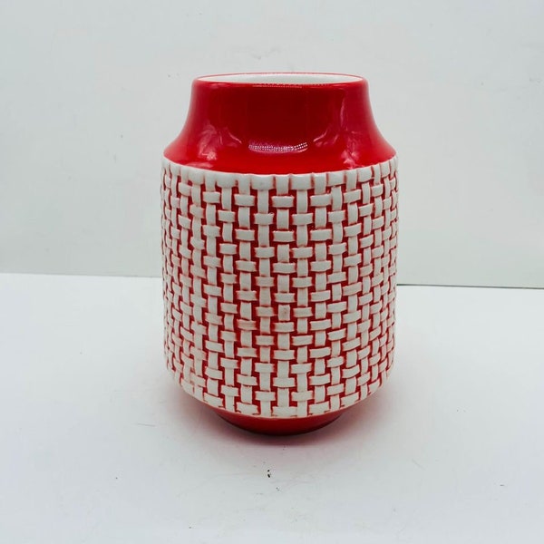 Retro ceramic red white basket weave decorative vase excellent condition
