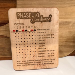 Tableau d'affichage Phase 10 en érable dur Tableau d'affichage personnalisé en bois dur, sculpté CNC et gravé au laser