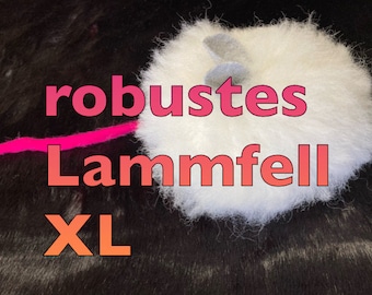 Fellmaus XL 40 cm aus Lammfell mit Schafwolle sowie Katzengamander, Matatabi und Katzenminze gefüllt. Schwanz u. Ohr aus Filz / Katzenspiel
