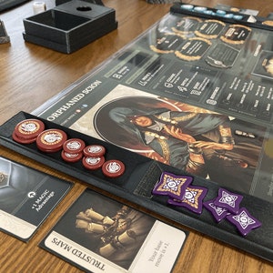 Keer terug naar Dark Tower Game - PLAYER CONSOLES - Beschermt je spelerskaarten en voegt token trays toe!