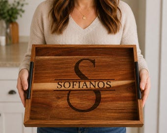 Personalisiertes Serviertablett mit Griffen, Couchtisch Wohnkultur, individuell graviertes Familientablett, Housewarminggeschenk, Hochzeitsgeschenk
