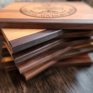 Personalisiertes Schneidebrett, Firmengeschenk mit individuellem Logo, Holzbrett mit Gravur für Veranstaltungen, Geschäftsgeschenke, Branding