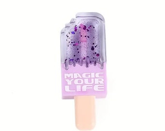 Brillo de labios morado Kawaii Popsicle con fórmula hidratante mágica y acabado de lentejuelas