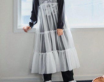 Vestido largo de tul transparente: capa de novia
