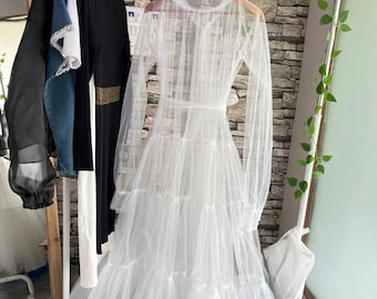Vestido de novia de tul: abrigo de novia en capas