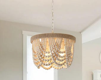 Lámpara de araña artesanal de madera con cuentas, lámpara blanca lavada, lámpara de araña de diseño escalonado, diseño bohemio.