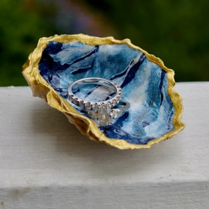 Oyster shell ring dish, coastal coral