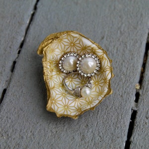 Oyster shell ring dish, art deco