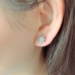 Dainty Flower Stud Earrings, Hypoallergenic Earrings, Silver Flower Earrings, Minimalist Earrings, Simple Earrings, Sterling Silver immagine 3