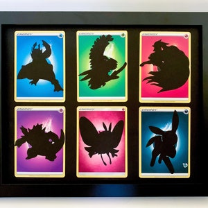 Silhouette personnalisée de l'équipe Pokémon - Personnalisable - Art Pokémon - Cartes Énergie - Cartes authentiques - Cadeau Pokémon - Cadre pour cartes Pokémon - Cadre en bois