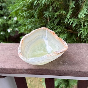 Handcrafted Onyx Crystal Bowl: Polished Stone Altar Decor, V-4