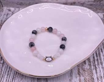 Custom cat charm bracelet. Kids bracelet . Adult bracelet  cat bead bracelet. Kitty bracelet. Girls bracelet. Boys bracelet.