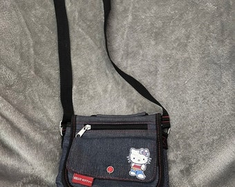 Bolso bandolera Sanrio Hello Kitty Denim y rojo, estilo Y2K, difícil de encontrar.