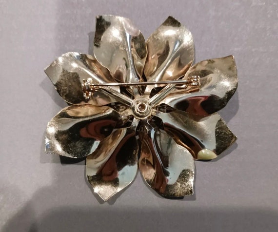 Beautifully Ornate Flower Brooch - image 7