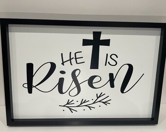 Er ist auferstandenes Osterschild: Schwarzer Rahmen, christliches Dekor
