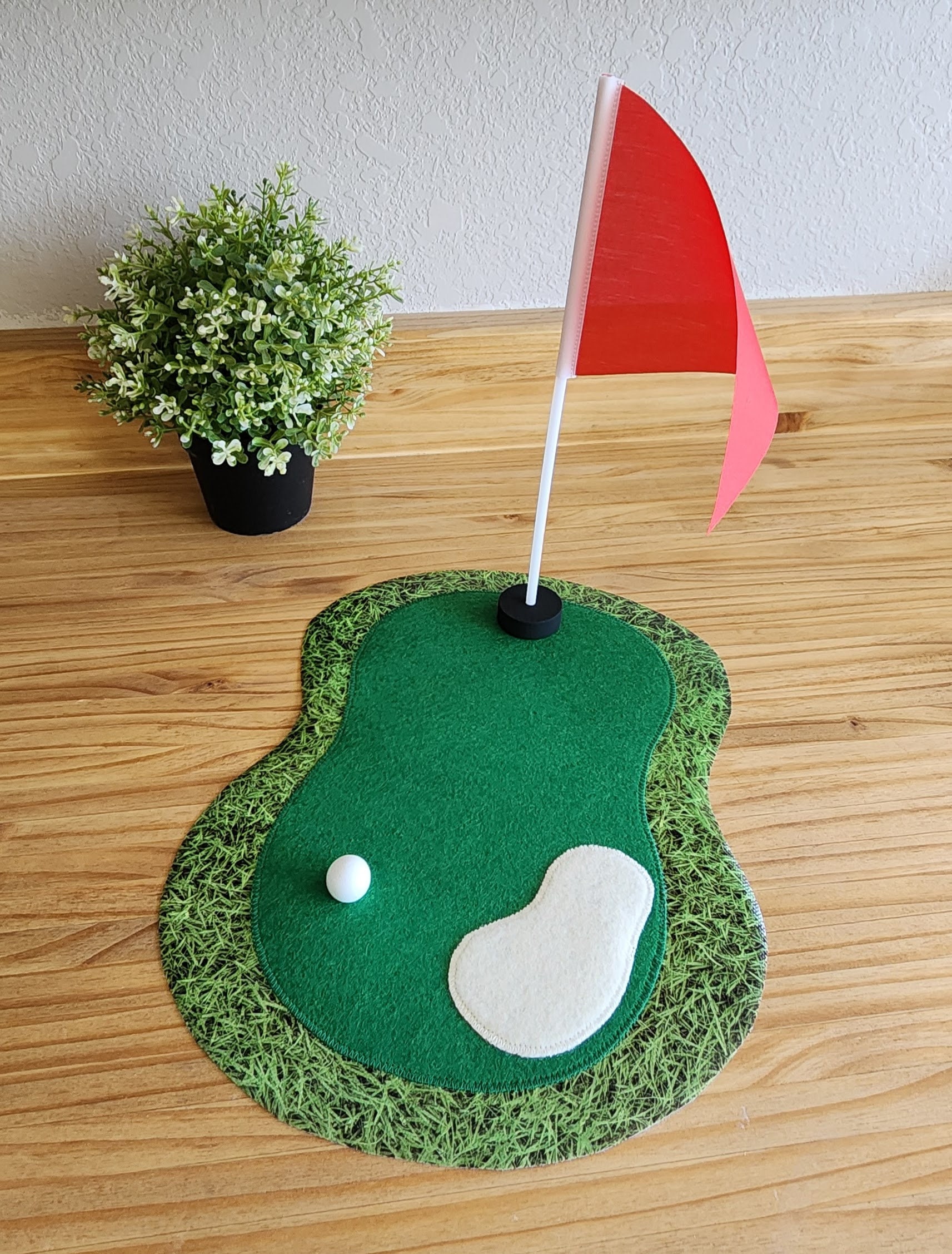 Golf Green Centerpiece, Handmade, Small 12" x 9" felt and paper table decoration with flag, sand trap, ball and OPTIONAL golf club pen