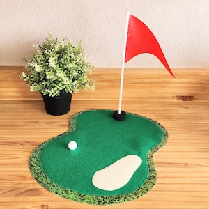 Medium size golf green centerpieces, 14&quot; x 11&quot; felt and paper table decor with flag, sand trap, ball and OPTIONAL golf club pen