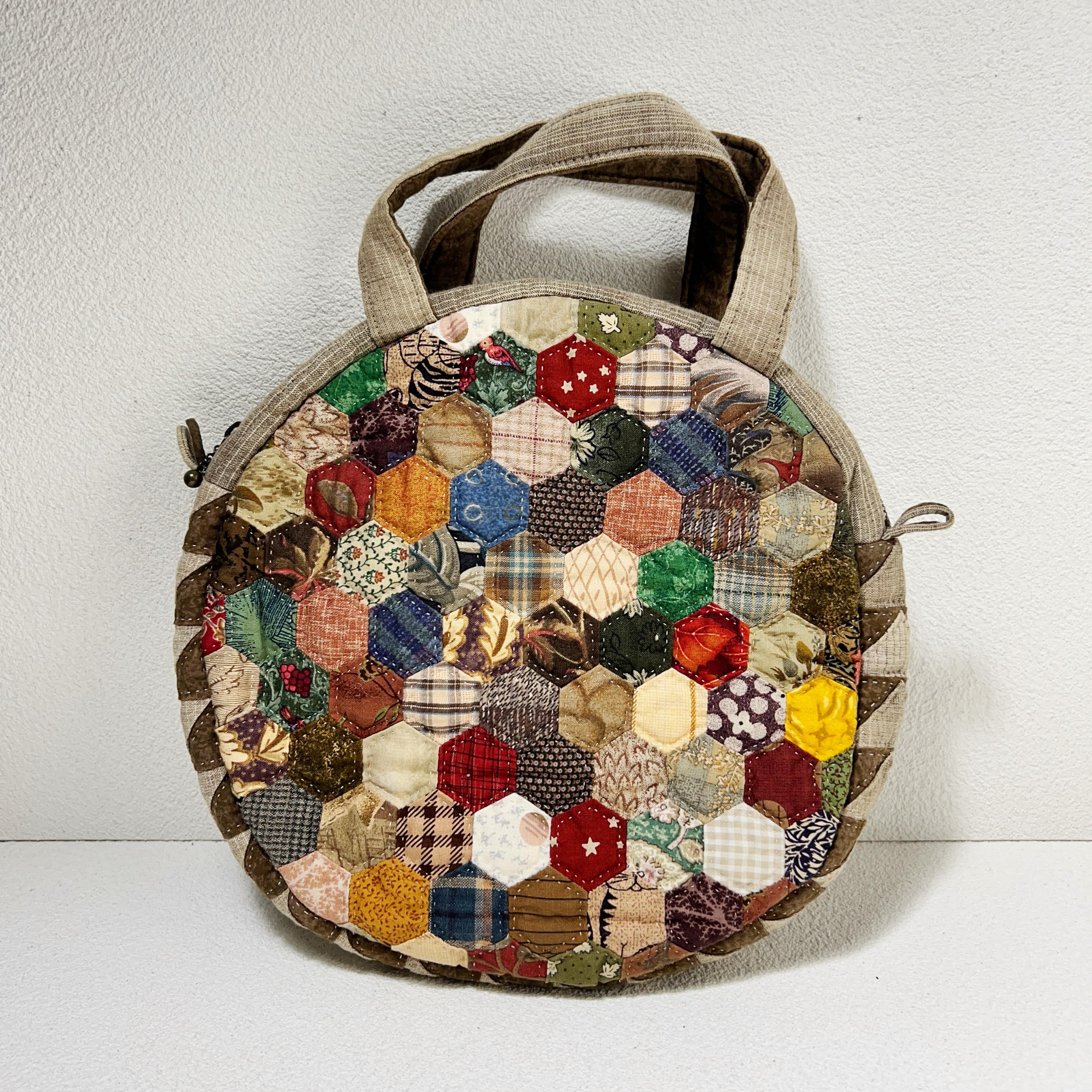Bolso de patchwork vintage hecho a mano, redondo, de tela - Main Image