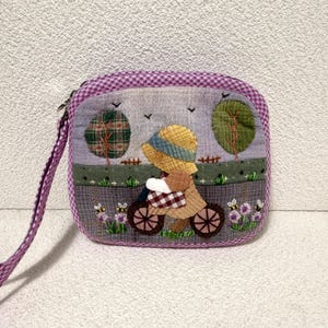 Monedero de patchwork con aplique clásico de Sue – Monedero acolchado de estilo cottagecore