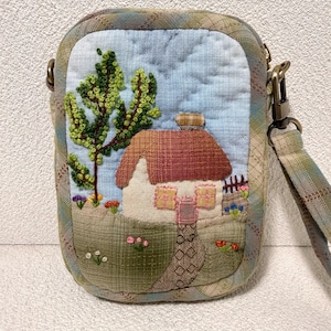 Monedero de mano estilo cottagecore bordado a mano, monedero de patchwork color lavanda.