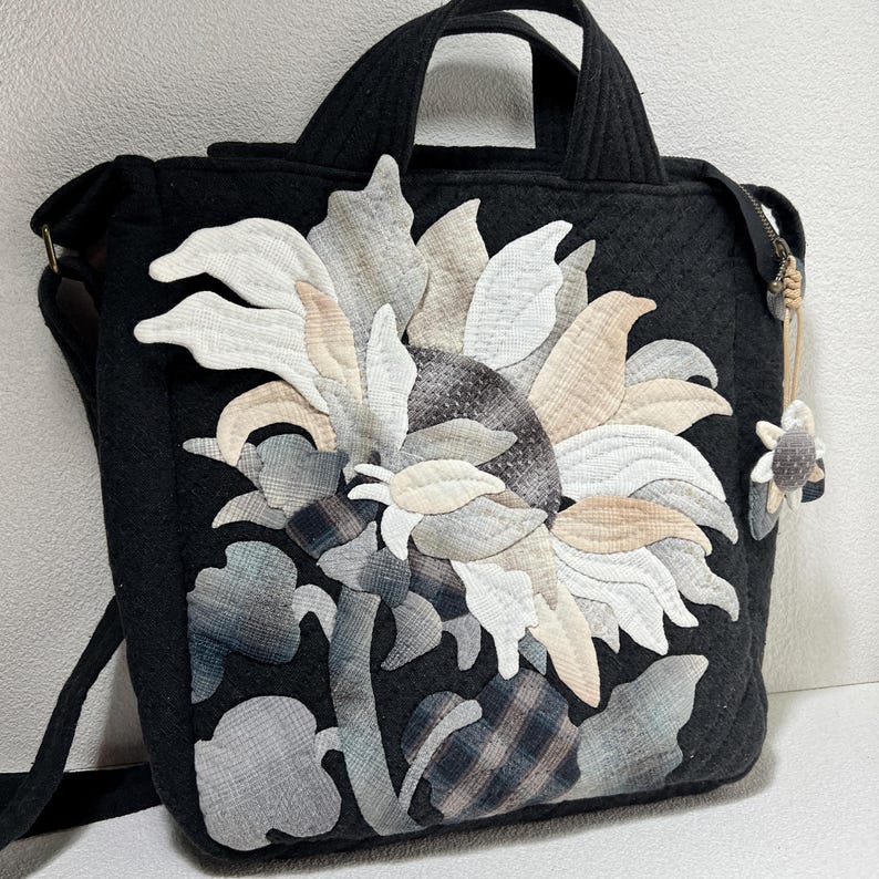 Sunflower Sentinel Quilted Tote Bag NCU0NXD556 main image 0
