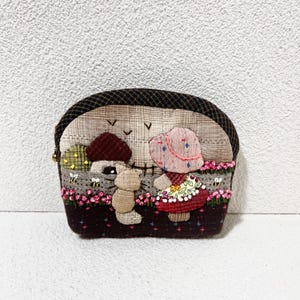 Porta-moedas acolchoado feito à mão com suéter Sunbonnet e aplique floral – Mini bolsa com zíper e patchwork bordado