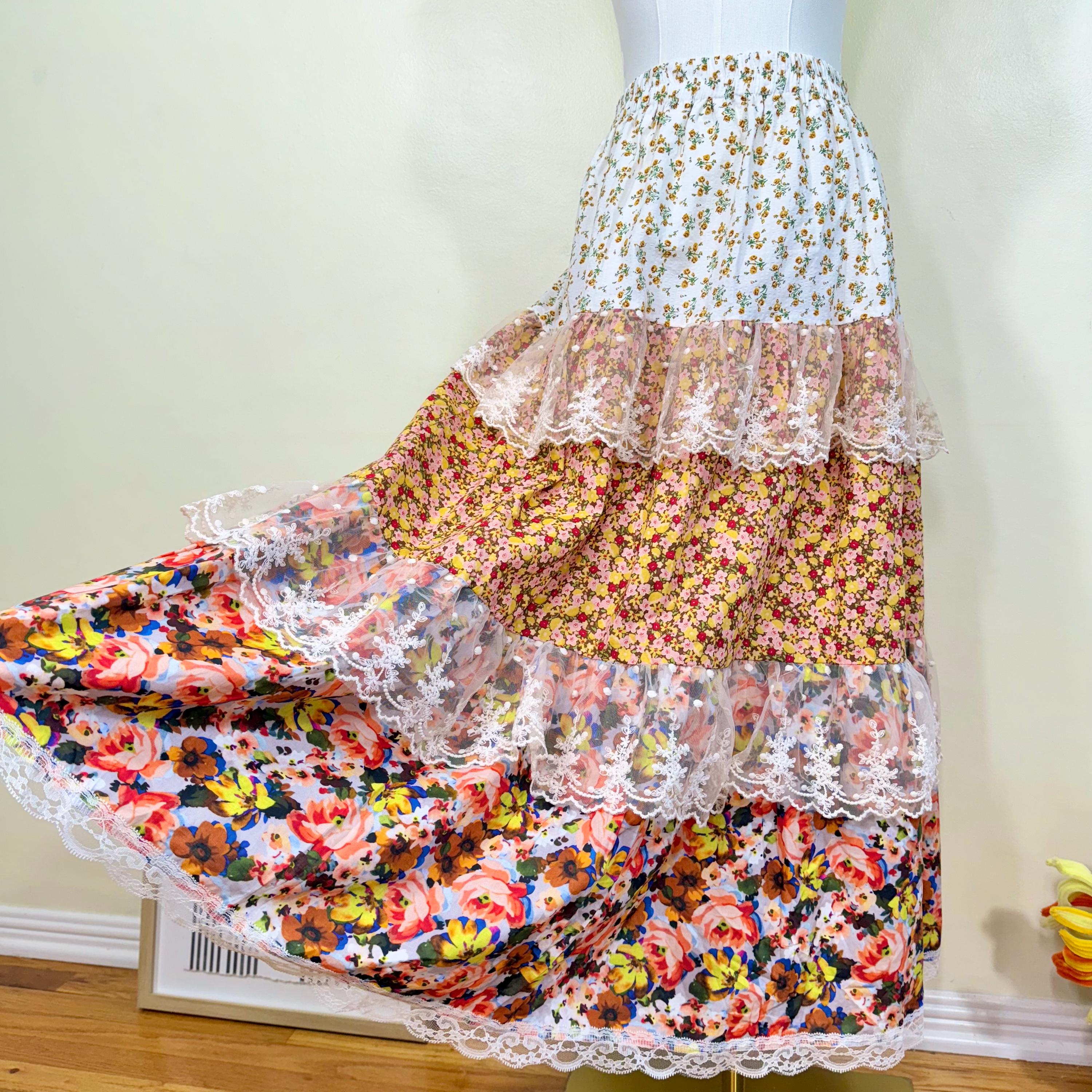 新品　PATCHWORK LACE FLARE SKIRT　ameri Ameri（アメリ）の「PATCHWORK LACE FLARE SKIRT（スカート）」 - WEAR