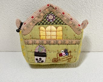 Handmade Patchwork Coin Pouch – Adorable Little House Shape | Quilted Cottage Purse | Zipper Pouch for Jewelry, Lip Balm | Cute Gift for Her