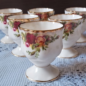 Royal Albert, Old Country Roses, Made in England, 5 vintage eggcups.