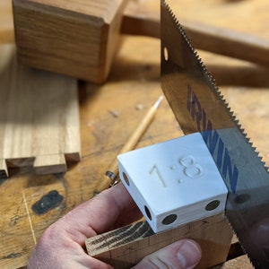Dovetail jig hand saw top